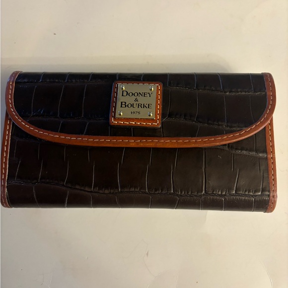 Dooney & Bourke Landon Continental Croc Embossed Clutch/Wallet in Espresso NWOT - Picture 3 of 10